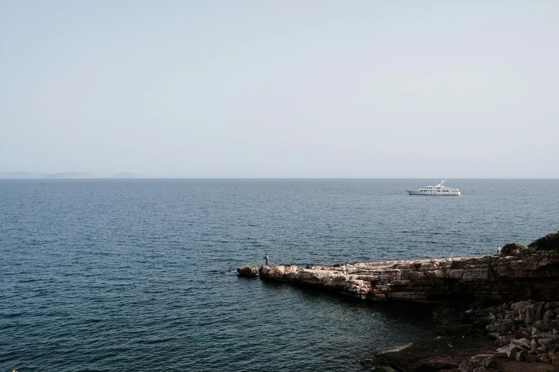 Θέα στον Σαρωνικό κατά τη διάρκεια VIP μεταφοράς στην Αθηναϊκή Ριβιέρα.